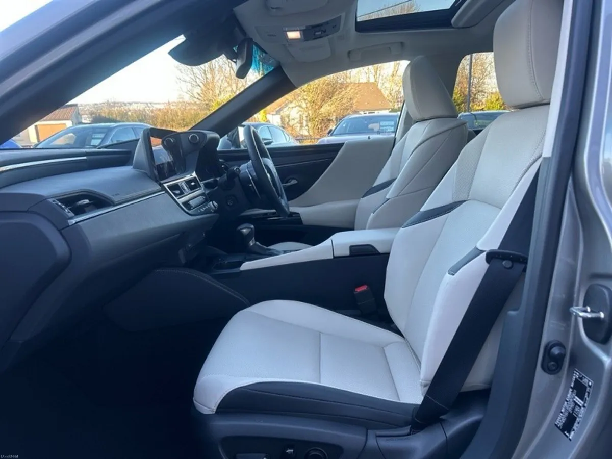 Lexus ES 2.5 - Image 2
