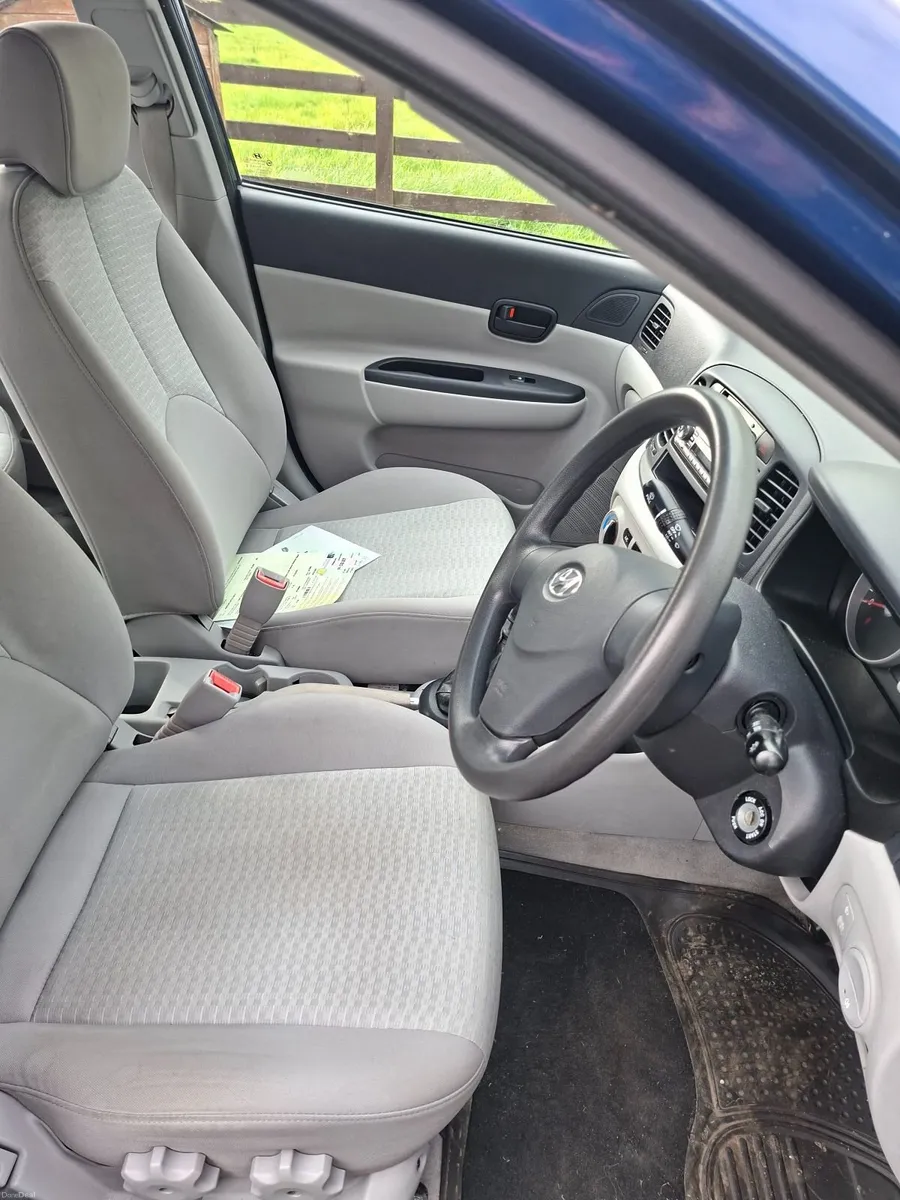 Hyundai Accent 2007 - Image 2