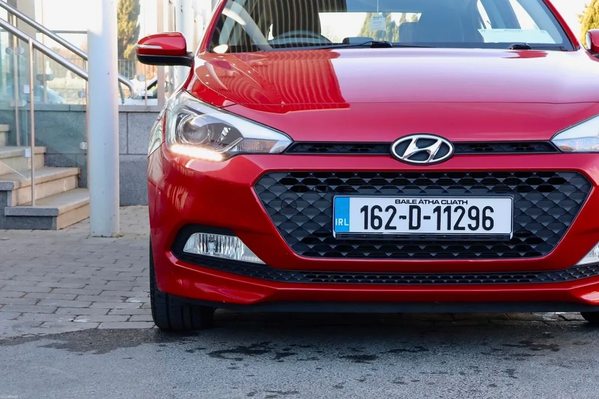Hyundai i20 1.2 Deluxe, Very low mileage! - Image 3