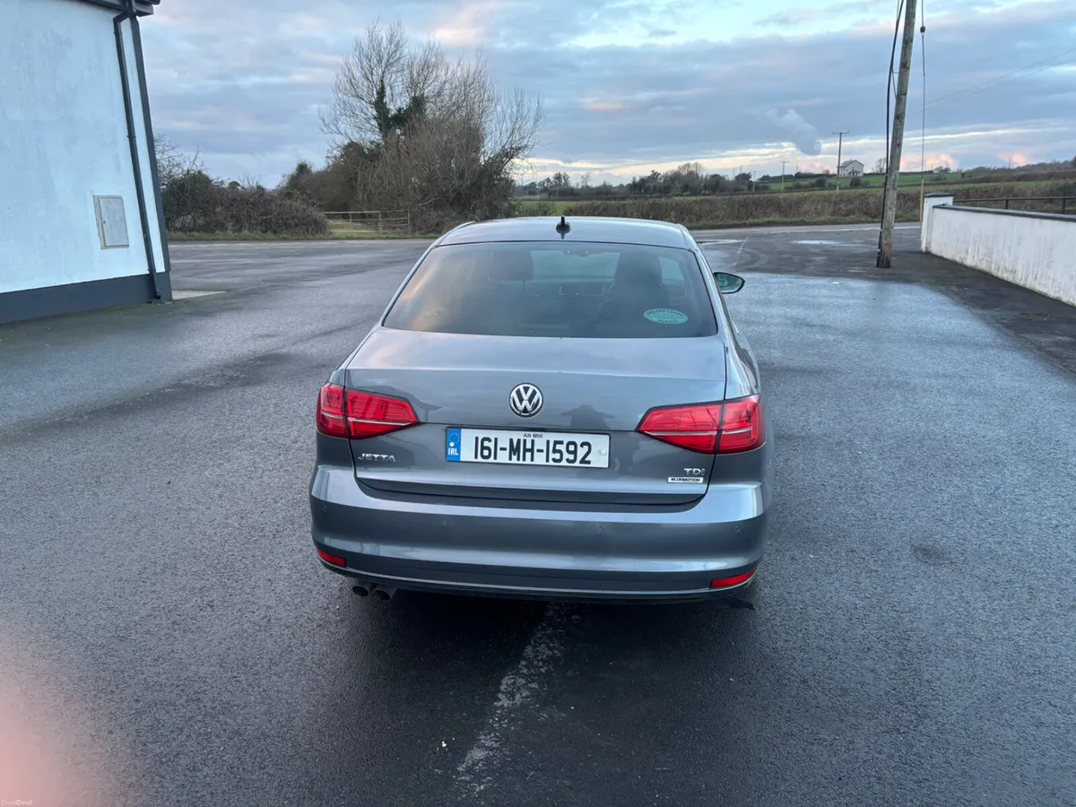 Volkswagen Jetta 2016 - Image 3