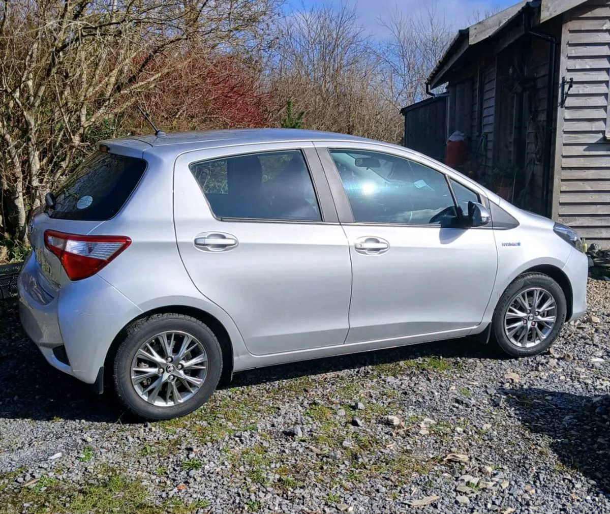 Toyota Yaris Hybrid - Image 2