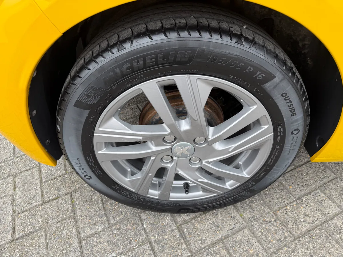 Peugeot 208 2020 - Image 4
