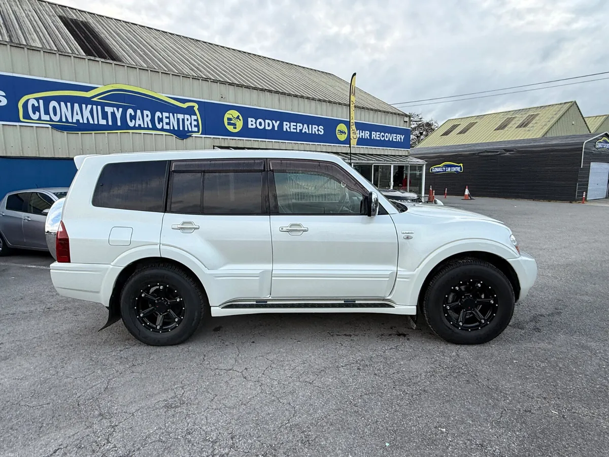 Fresh Import Mitsubishi Pajero 7 Seats Petrol - Image 5