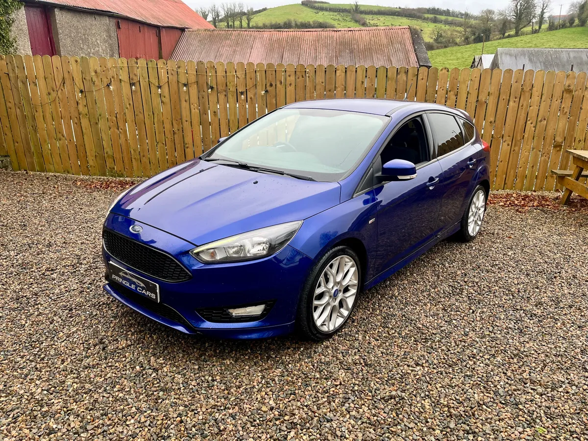 Ford Focus 2018 in RS blue - Image 5