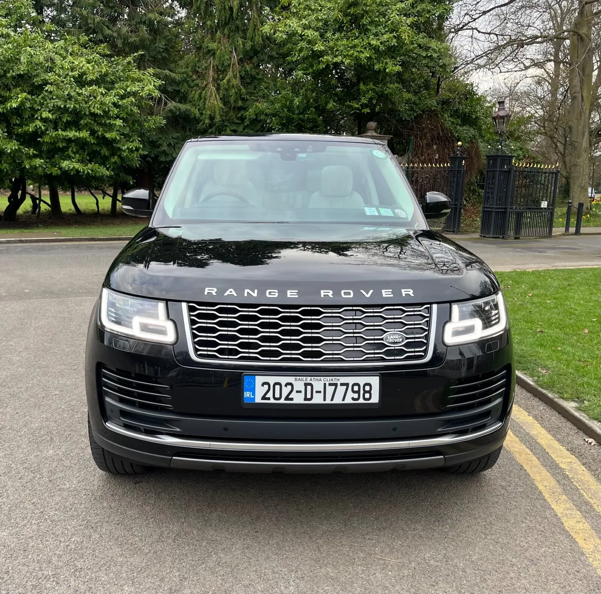2020 Land Rover Range Rover PHEV P400E Vogue. - Image 2