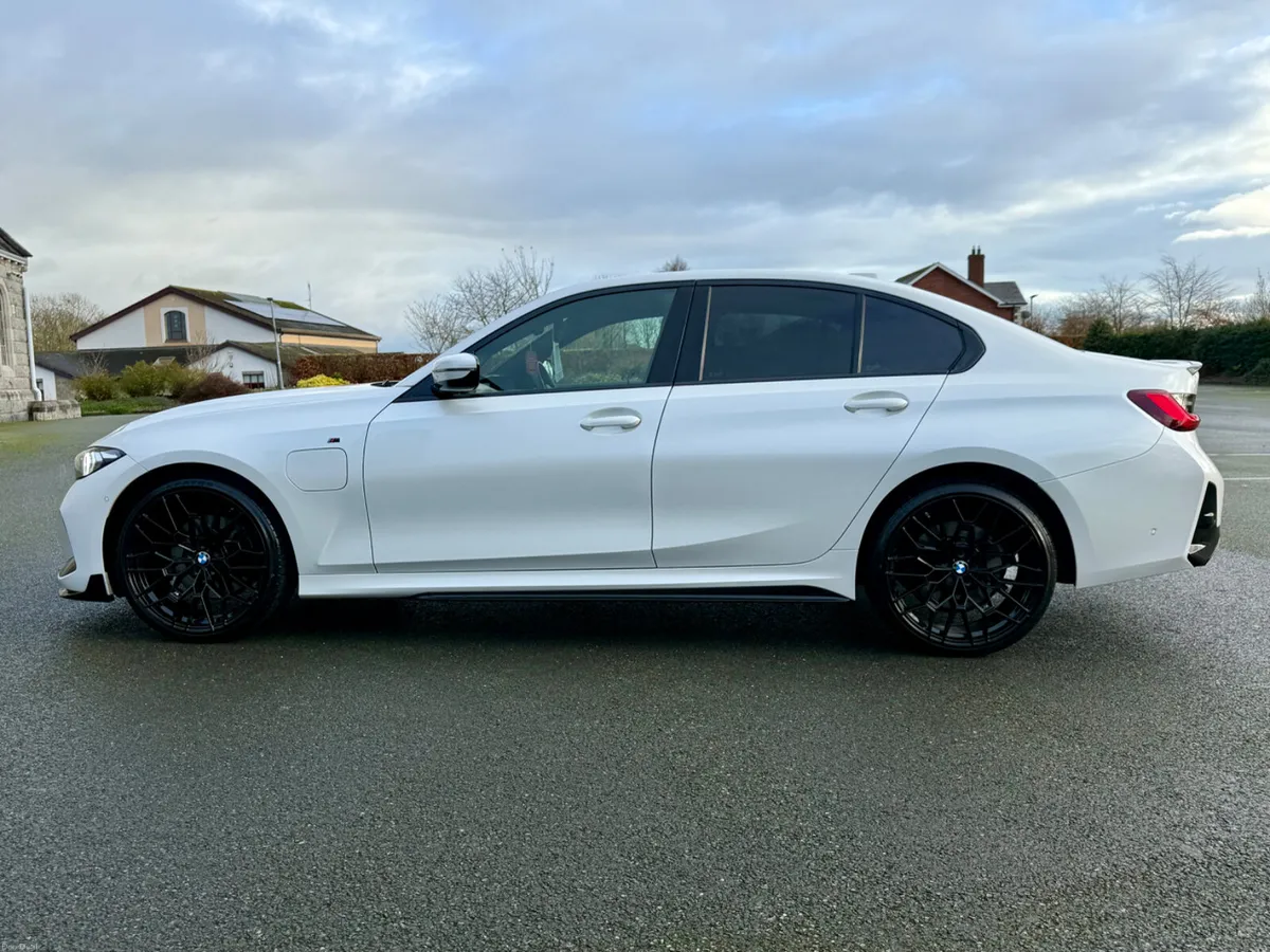 2025 BMW 330E M SPORT PLUS AUTO LCI - Image 4