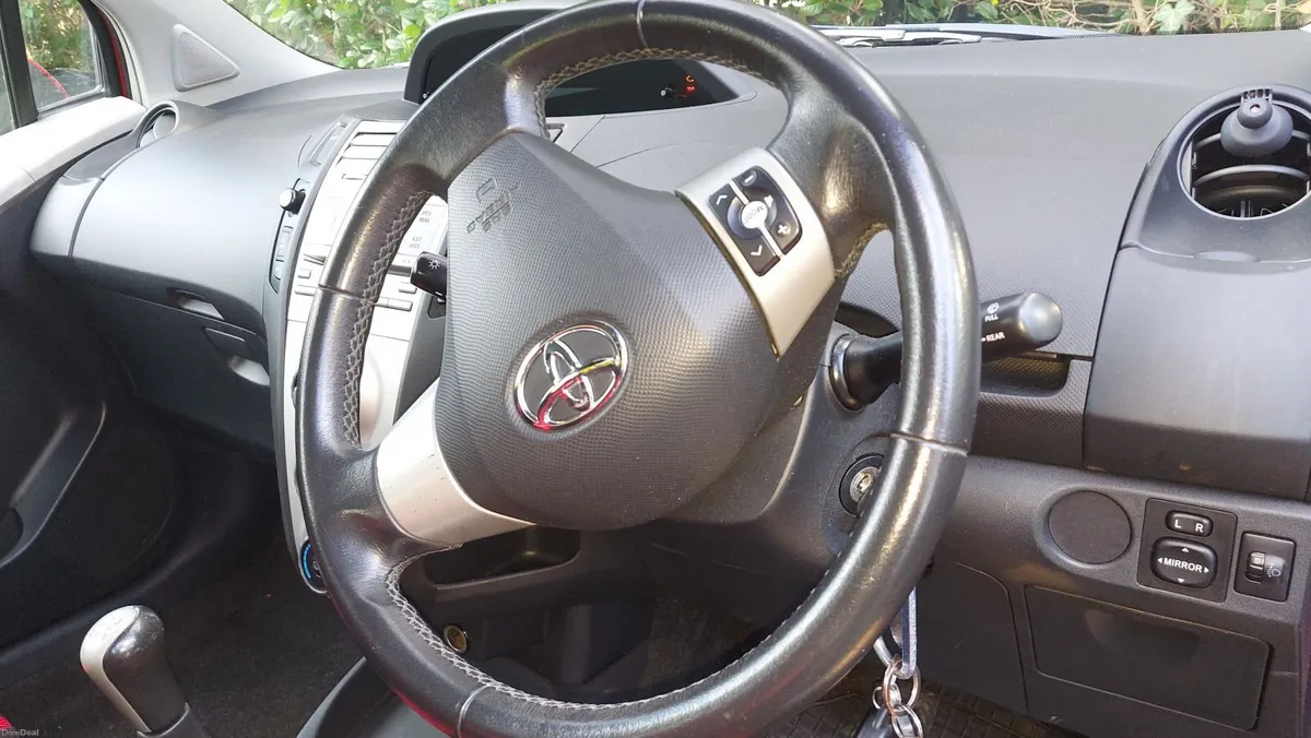 Toyota Yaris 2008 - Image 3