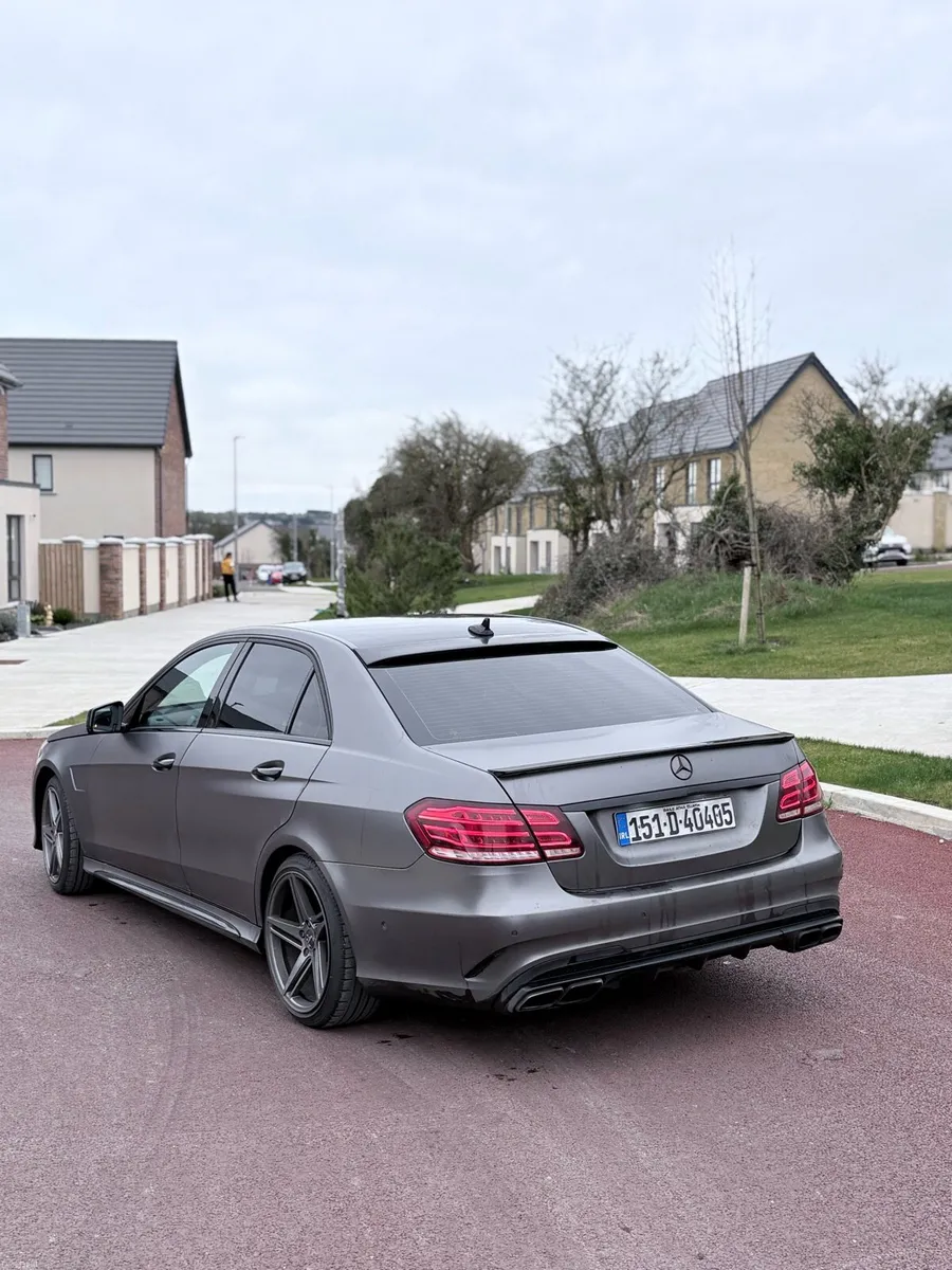 Mercedes E220 - Image 3