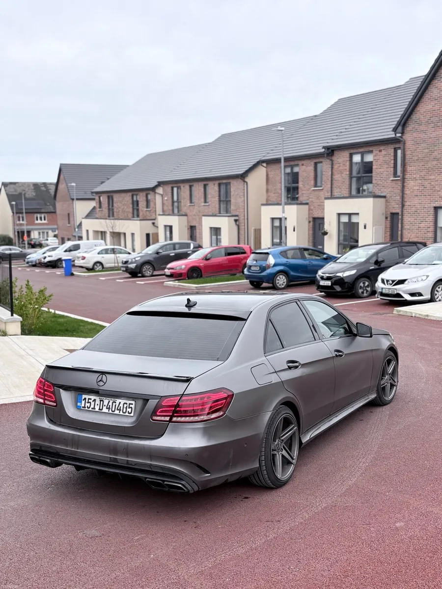 Mercedes E220 - Image 4