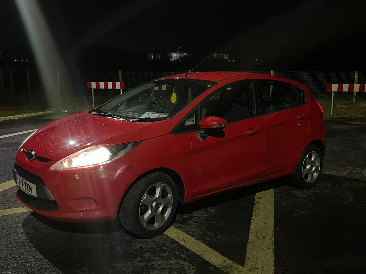 Ford Fiesta 2011 - Image 2