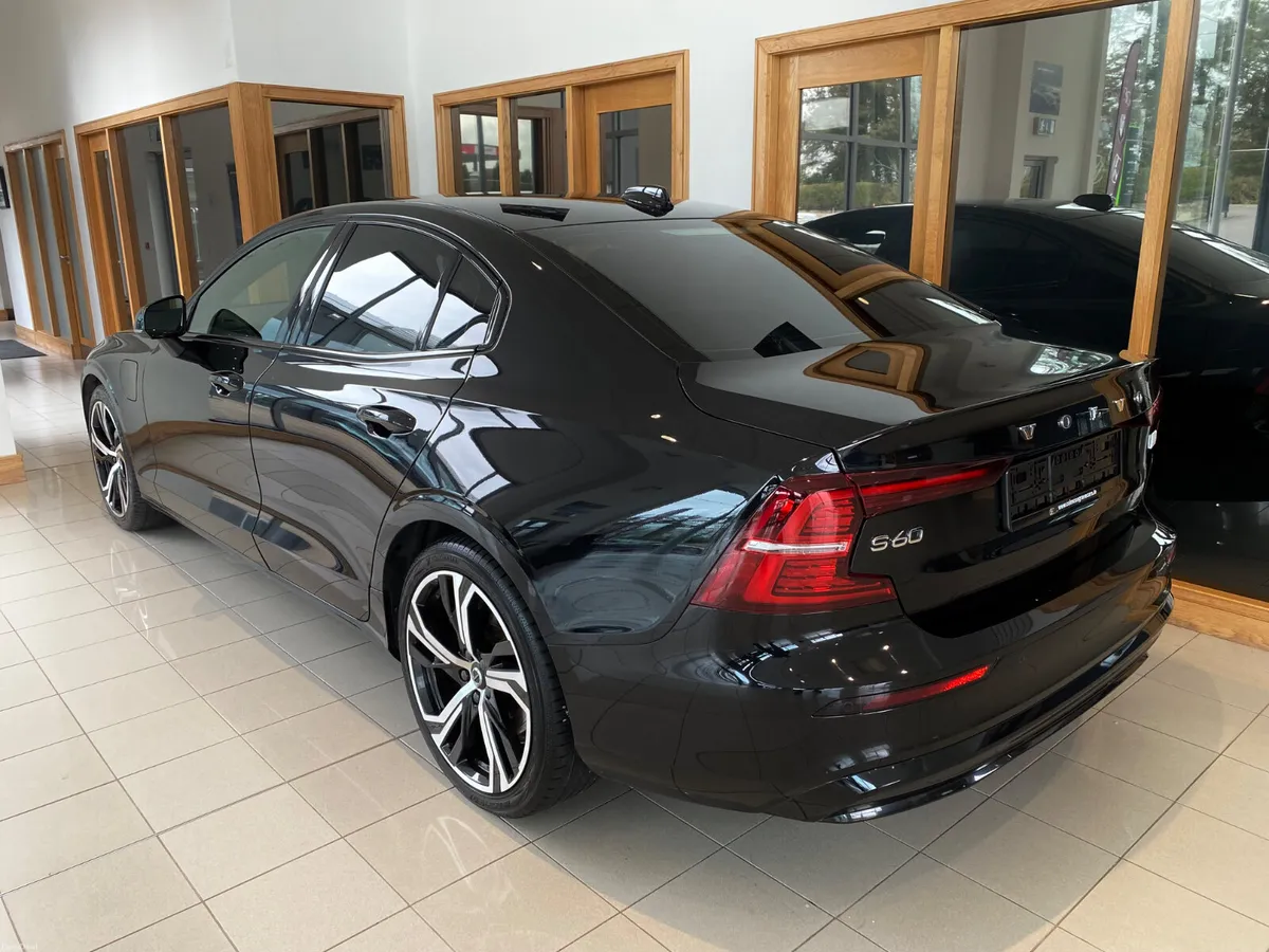 Volvo S60 2023 RECHARGE T8 PLUS AWD - Image 4