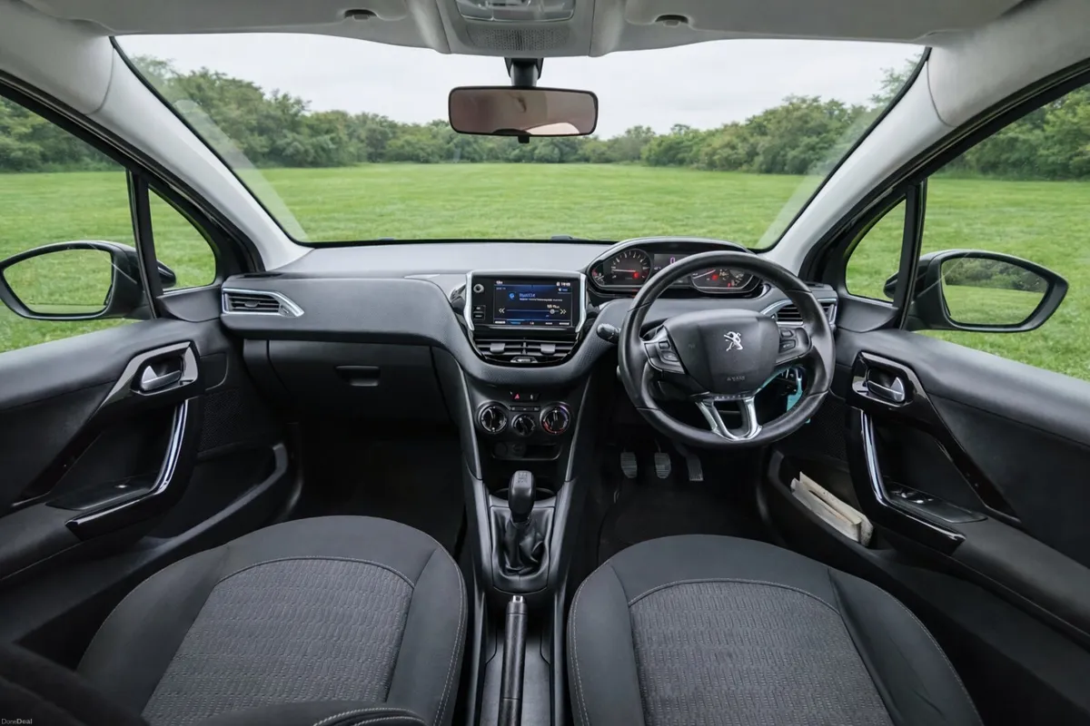 Peugeot 208 1.2 Petrol 124KM - Image 4