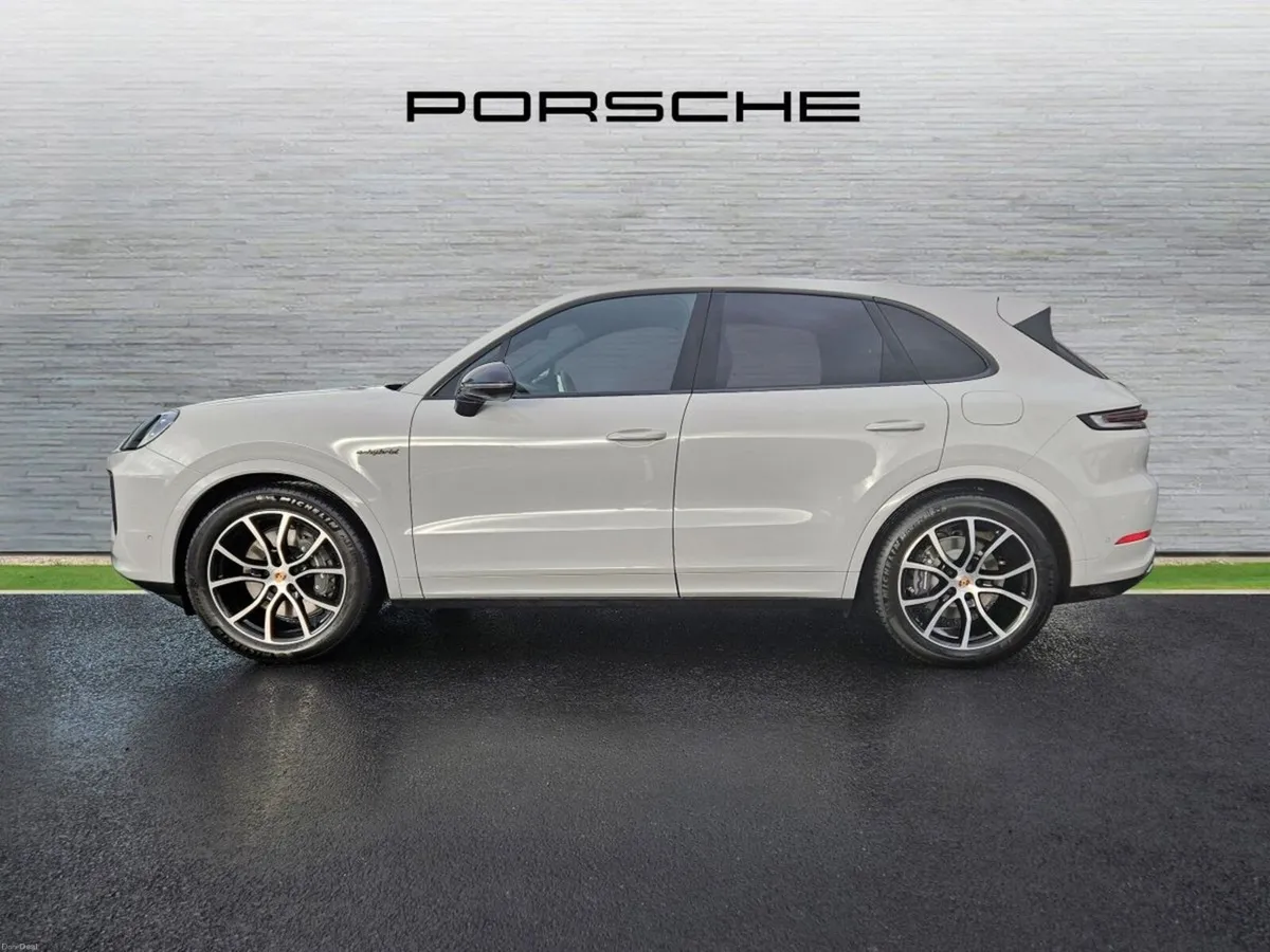 Porsche Cayenne E-Hybrid Black Edition - Image 4