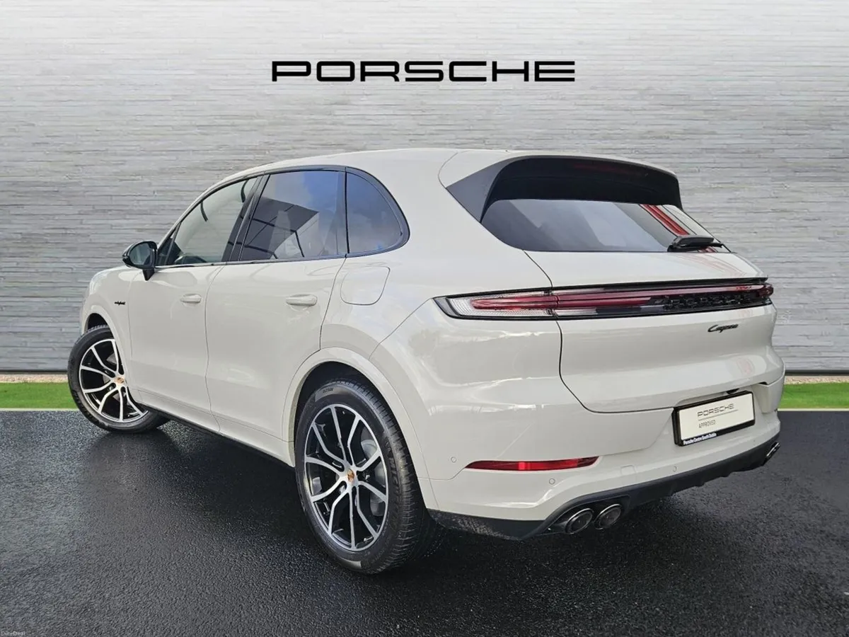 Porsche Cayenne E-Hybrid Black Edition - Image 3