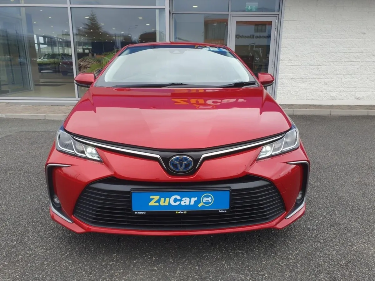 Toyota Corolla 1.8 Hybrid Luna Sport Saloon - Image 2