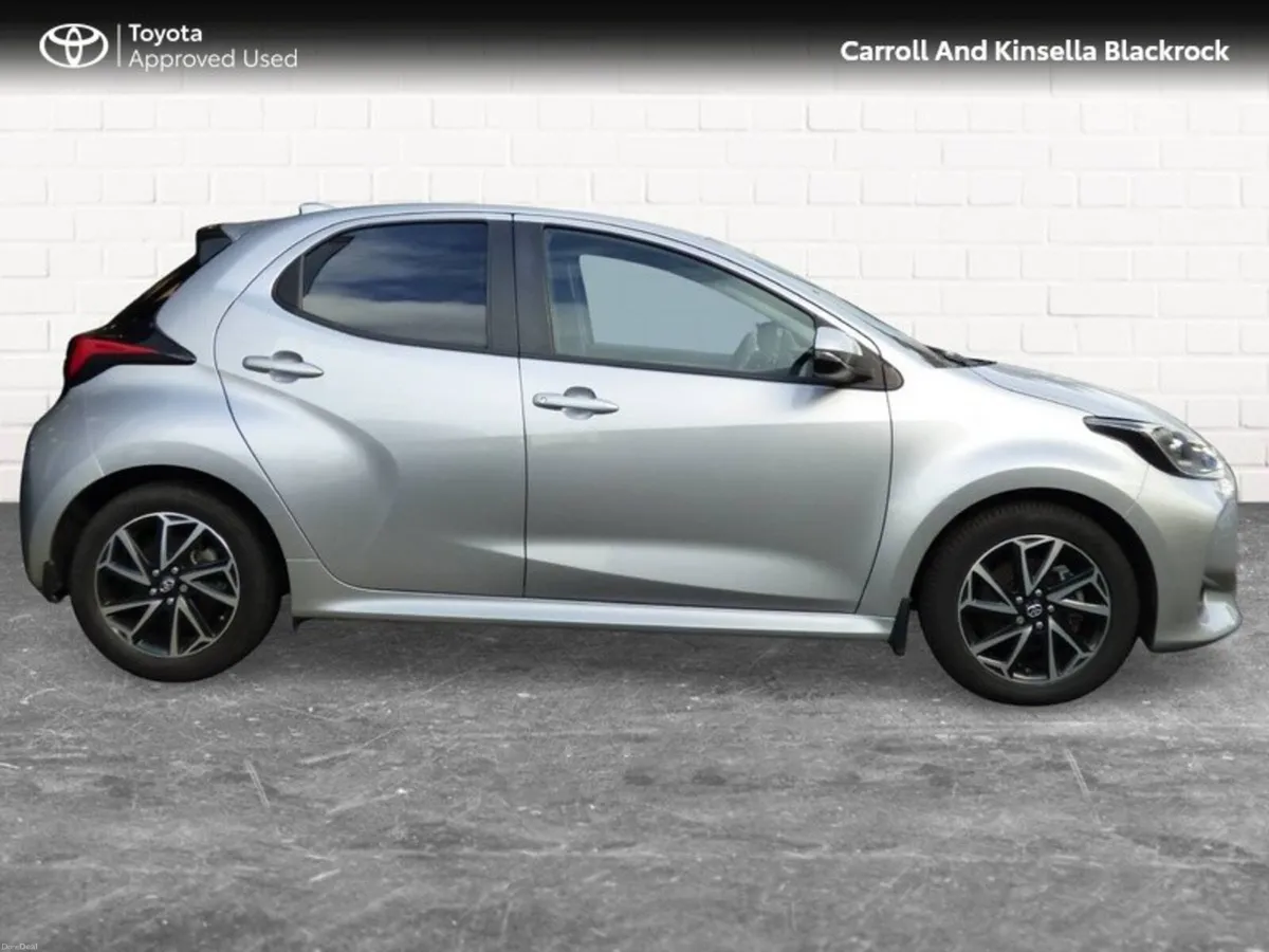 Toyota Yaris Hybrid Luna Sport - Image 3
