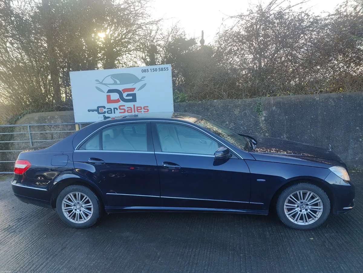 Mercedes-Benz E-Class 2011 - Image 2