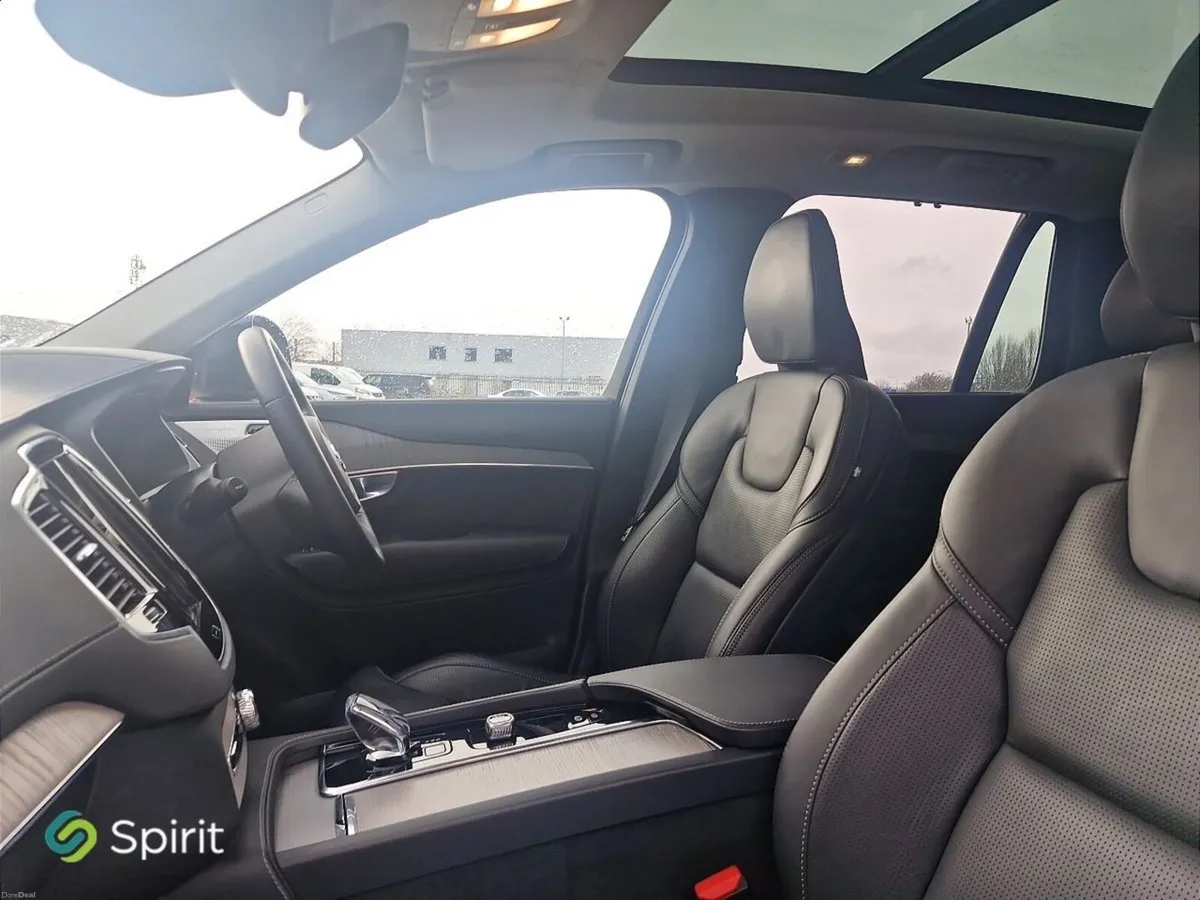 Volvo XC90 T8 Plug In Hybrid AWD, Ultimate (Dark T - Image 4