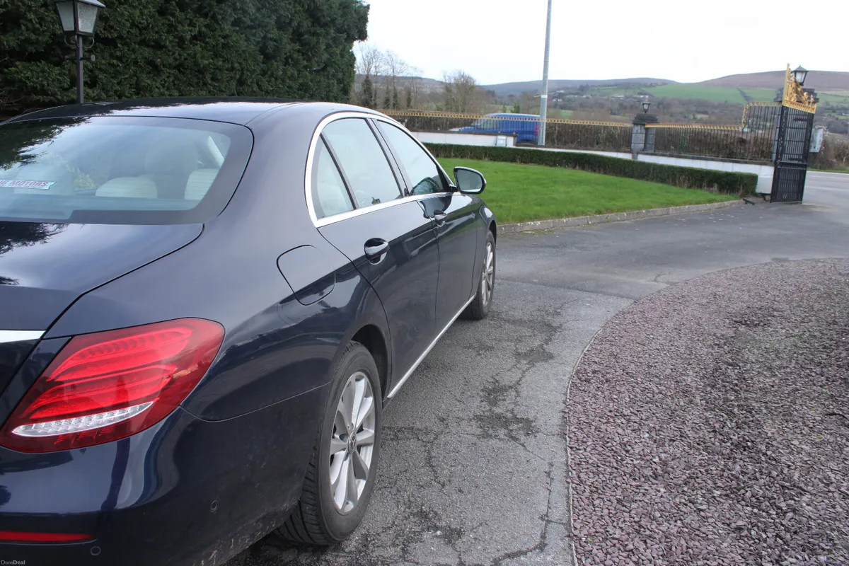 Mercedes-Benz E200 D AUTO,  2018 - Image 3