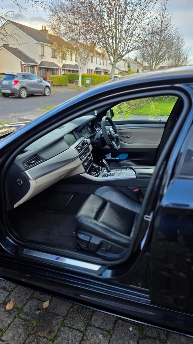 BMW 5-Series 2011 - Image 3