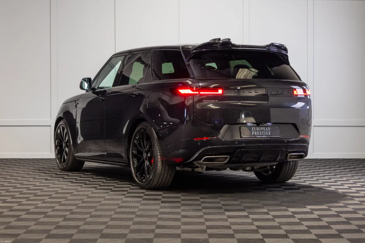 2026 Range Rover Sport P460e Dynamic SE - Image 4