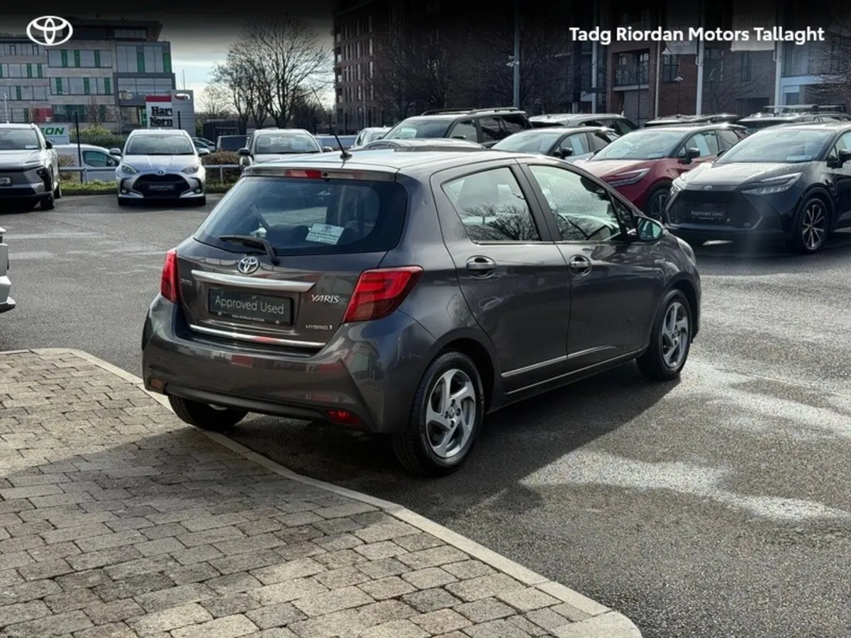 Toyota Yaris YARIS HYBRID LUXURY MC - Image 2