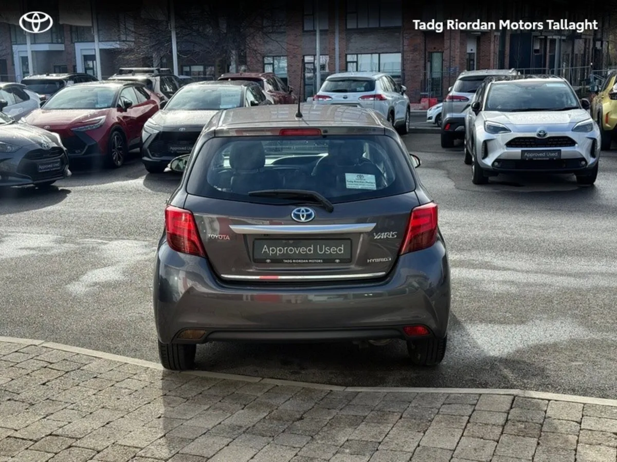Toyota Yaris YARIS HYBRID LUXURY MC - Image 4