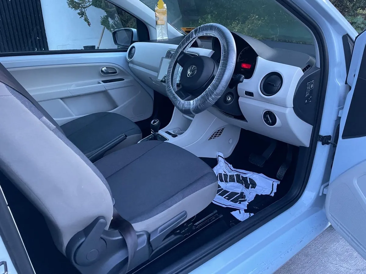 2013 Volkswagen UP - Image 4