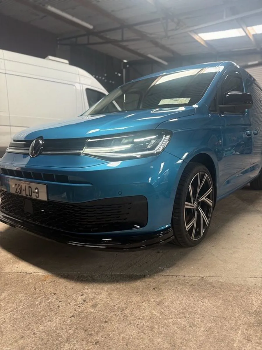 2023 Volkswagen Caddy - Image 4