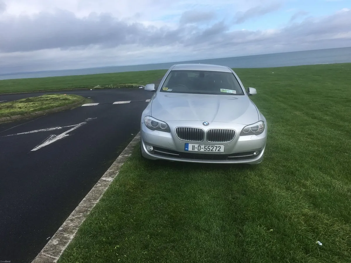 BMW 5-Series 2011 - Image 2