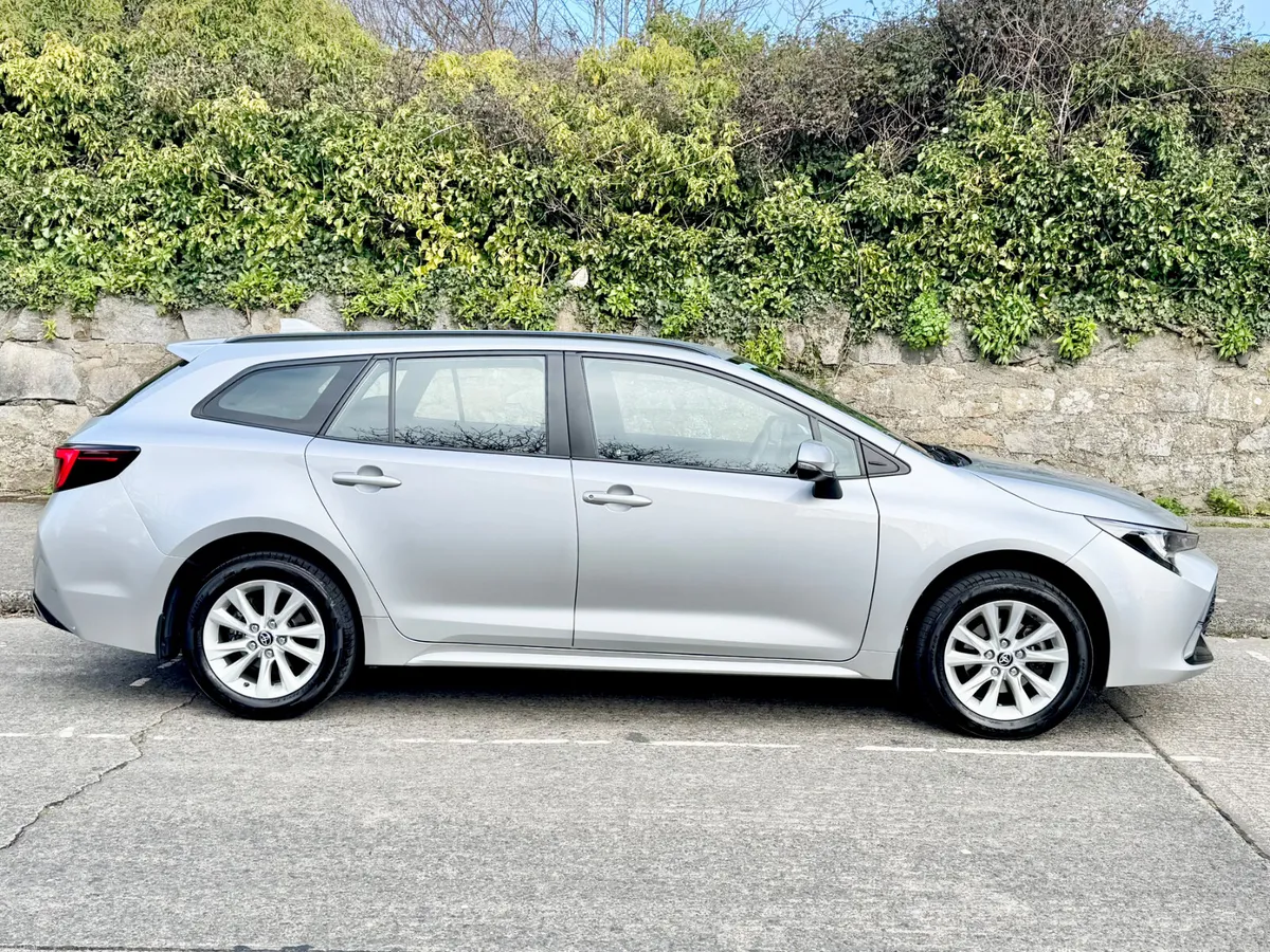 Toyota Corolla 2023!! ESTATE!! HYBRID!! - Image 4