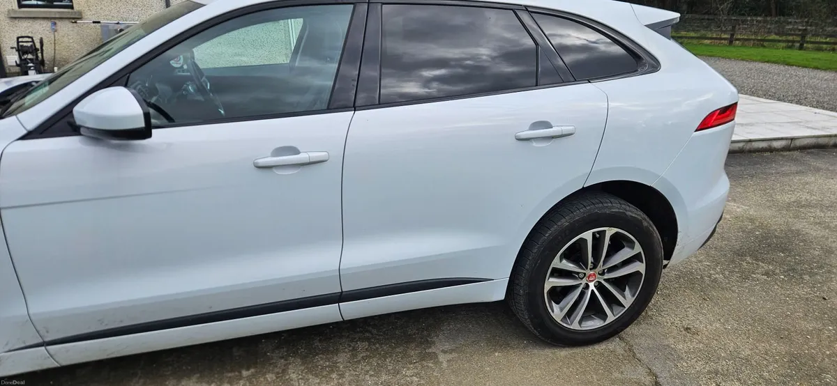 Jaguar F-Pace 2017 R SPORT 2.0D AWD - Image 3