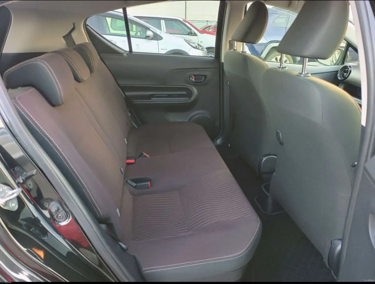 Toyota Aqua Hybrid - Image 4