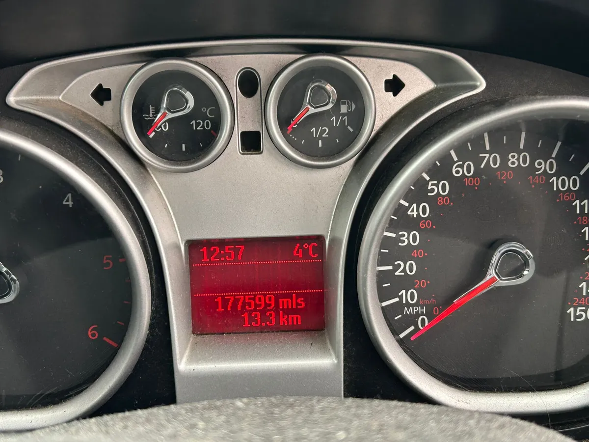 Ford Focus 2010 diesel ⛽️ €899  no offers - Image 3