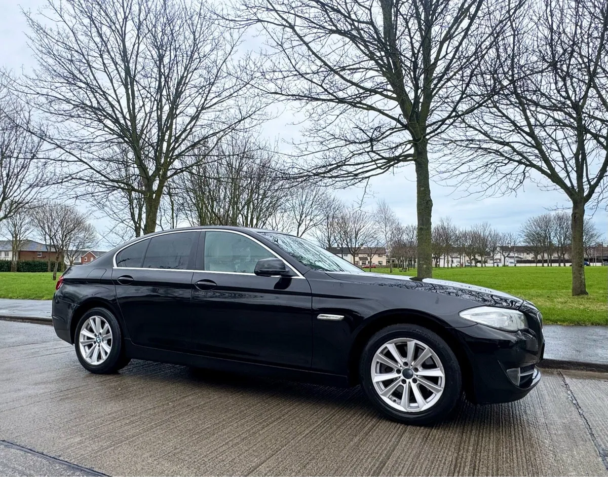 BMW 520D // NCT 05/26 // OYSTER LEATHER - Image 1