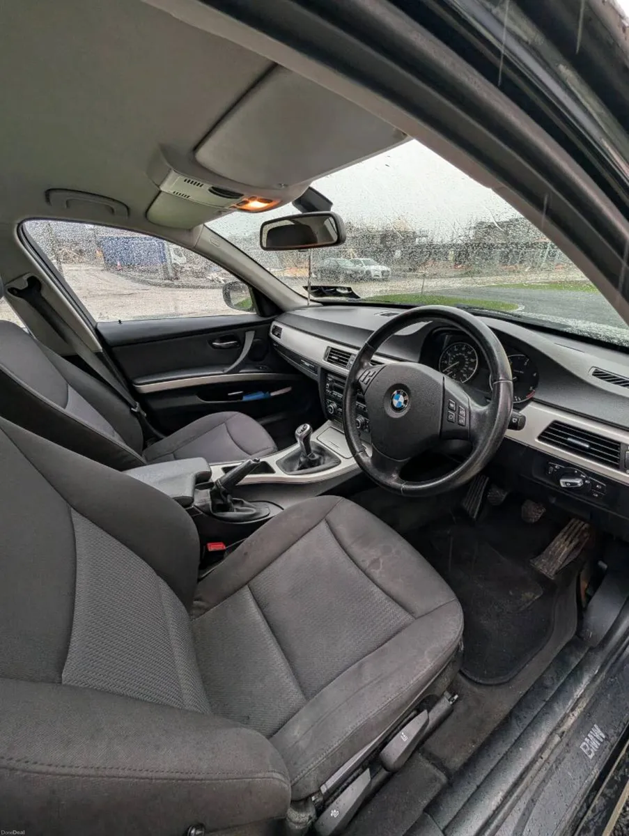 BMW 3 Series 2011 - Image 4