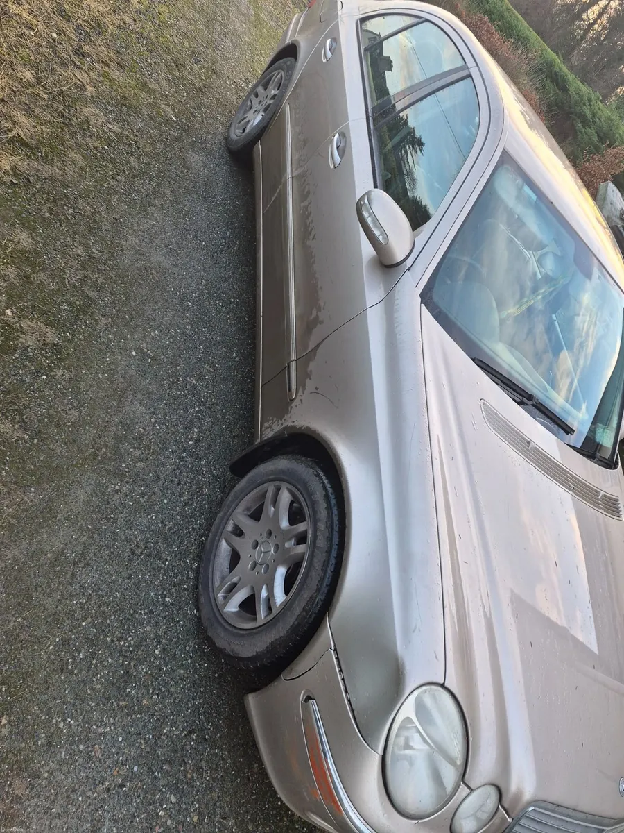 Mercedes-Benz E-Class 2006 - Image 2