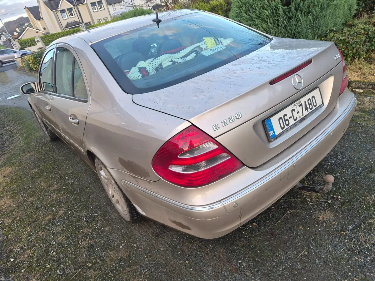 Mercedes-Benz E-Class 2006 - Image 4