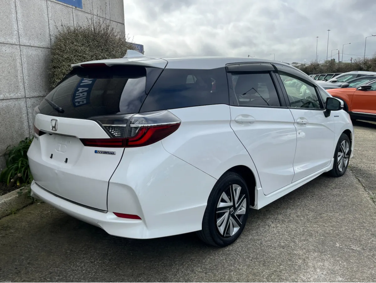 Honda Shuttle AUTOMATIC HYBRID 1.5 PETROL //REVERS - Image 4