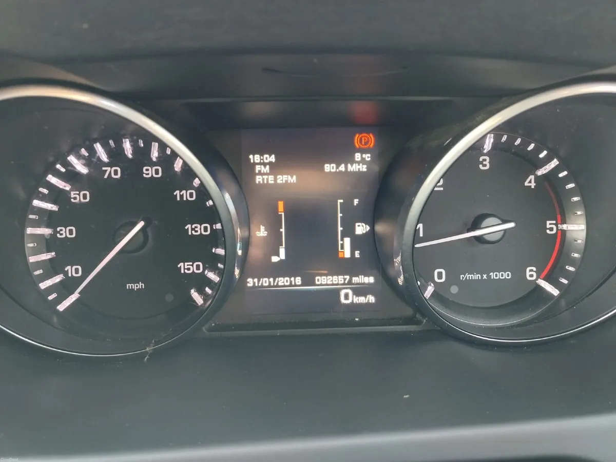 Land Rover Discovery Sport 2016 - Image 2