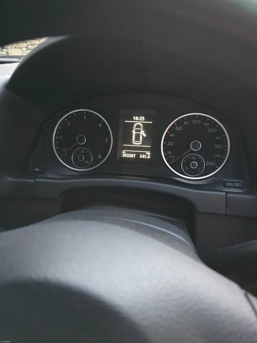 Volkswagen Tiguan 2012 - Image 3