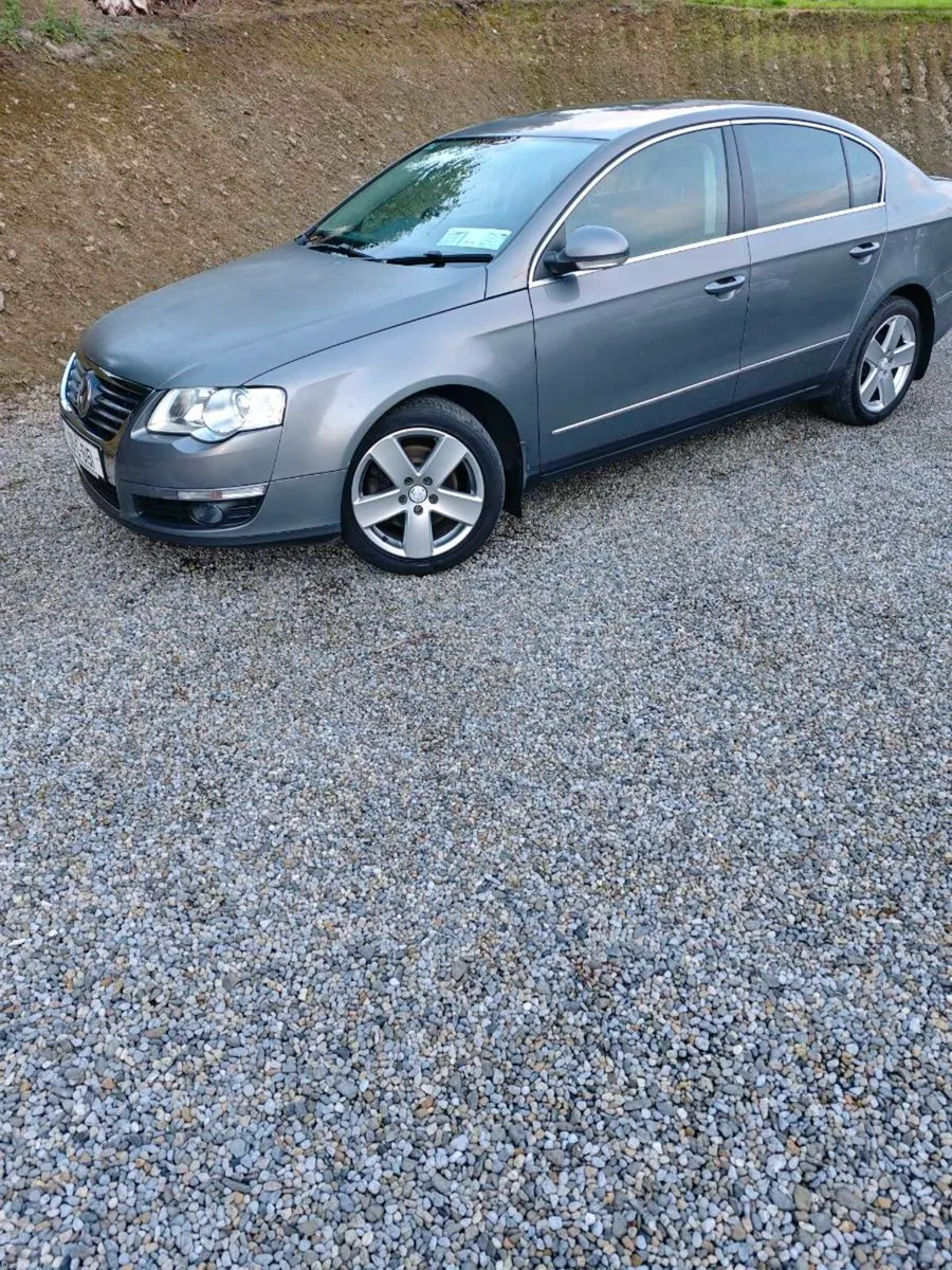Volkswagen Passat - Image 2