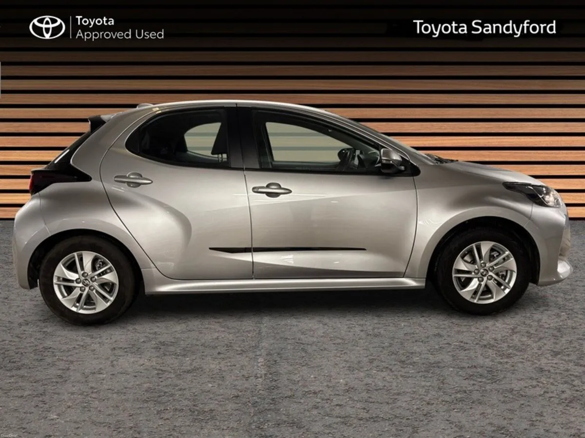 Toyota Yaris HYBRID LUNA // REAR CAMERA // TOYOTA - Image 3