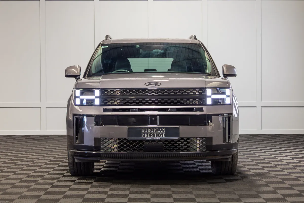 242 Hyundai Santa Fe Premium Calligraphy 7 Seater - Image 2