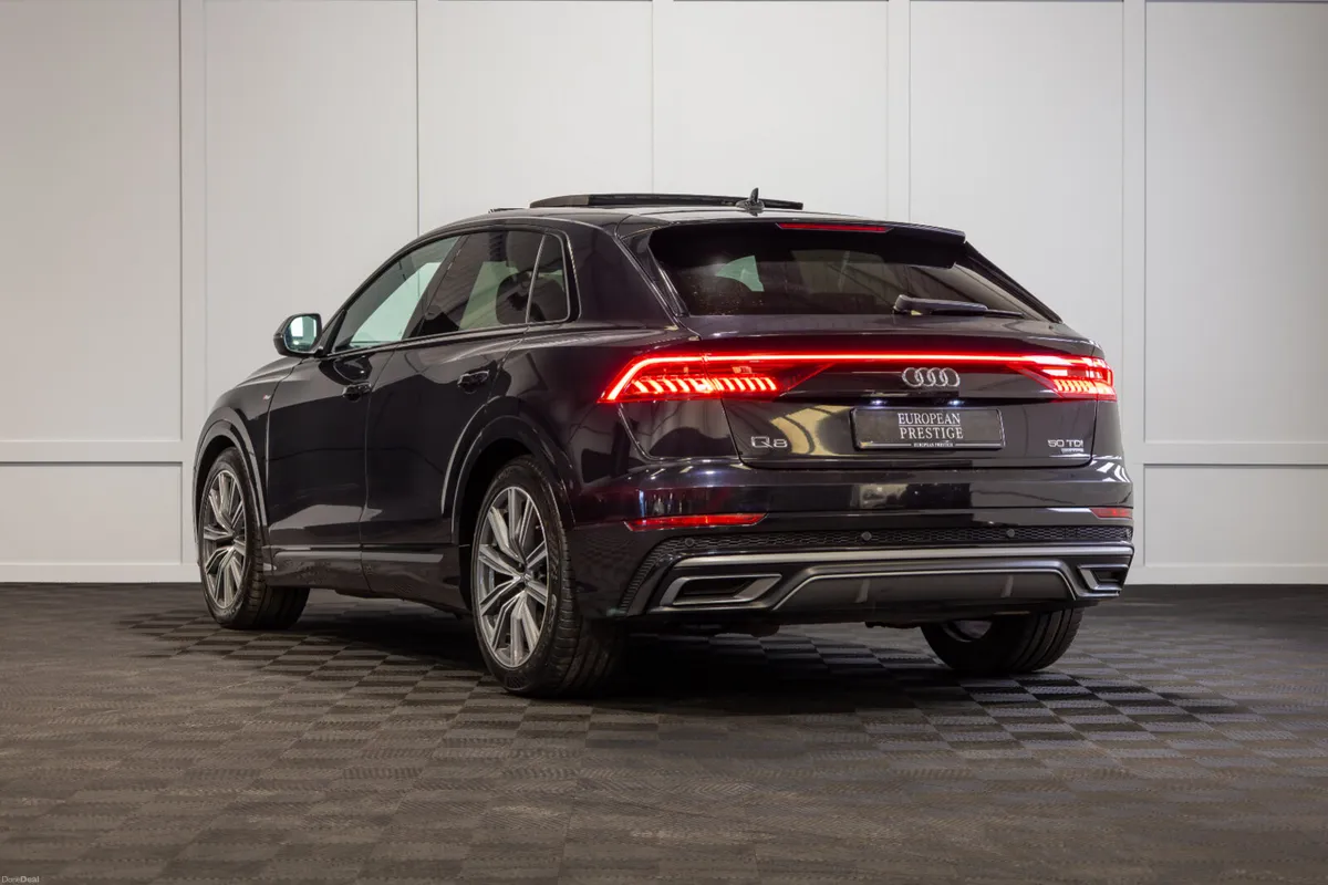 192 Audi Q8 S-Line 5 Seat N1 Crewcab - Image 4