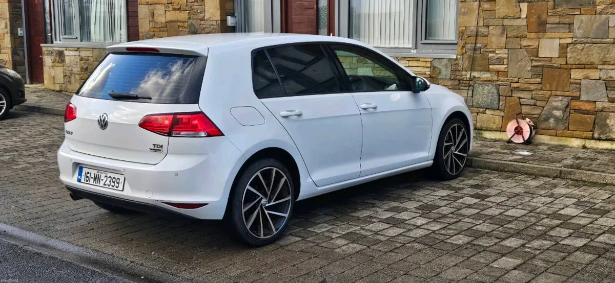 2016 Volkswagen Golf - Image 2
