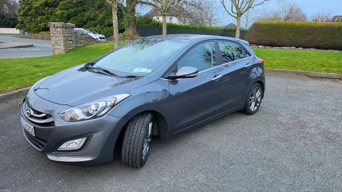 Exclusive Hyundai i30 Deluxe Automatic - Image 2