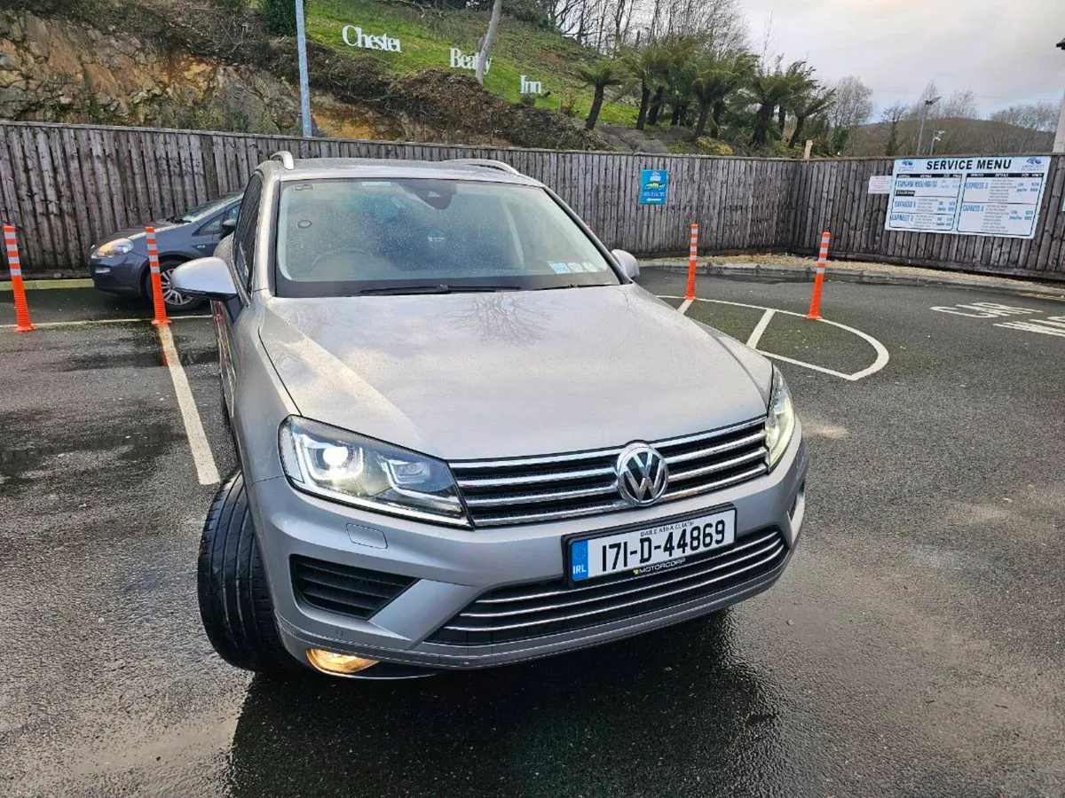 2017 Volkswagen Touareg 3.0 V6 TDI – Leather – Tow - Image 2