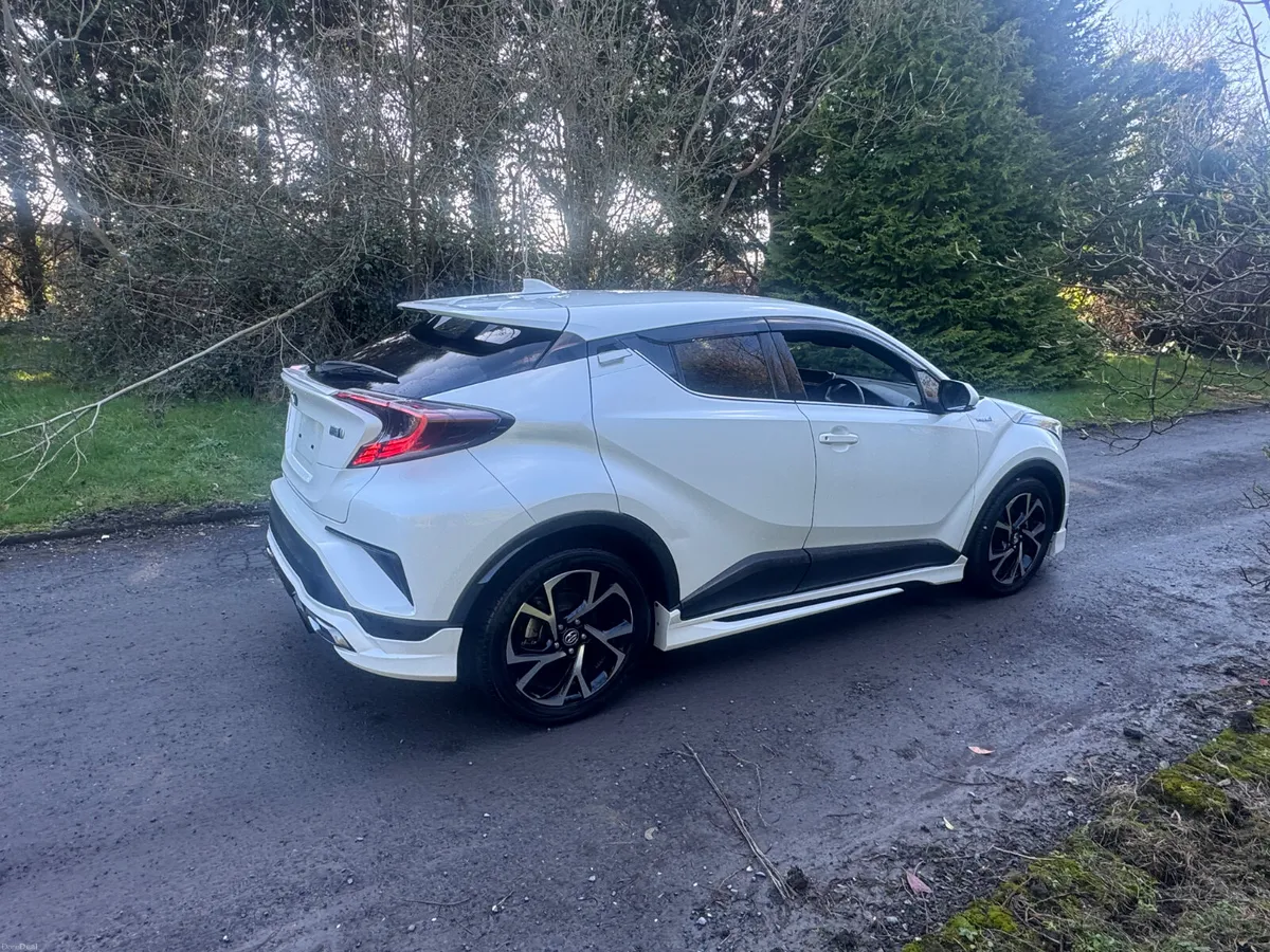 18 TOYOTA CHR 1.8 HYBRID SPORT - Image 2