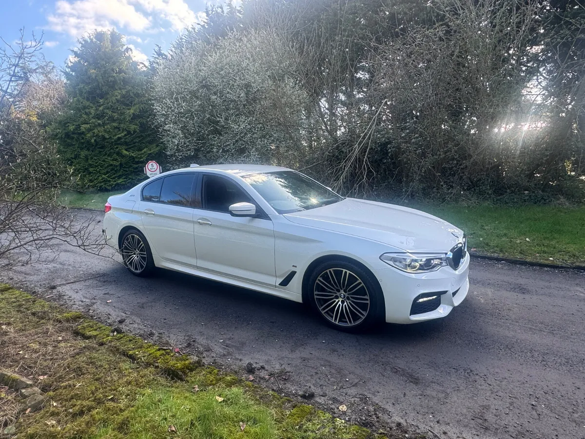 17 BMW 530E M-SPORT - Image 1